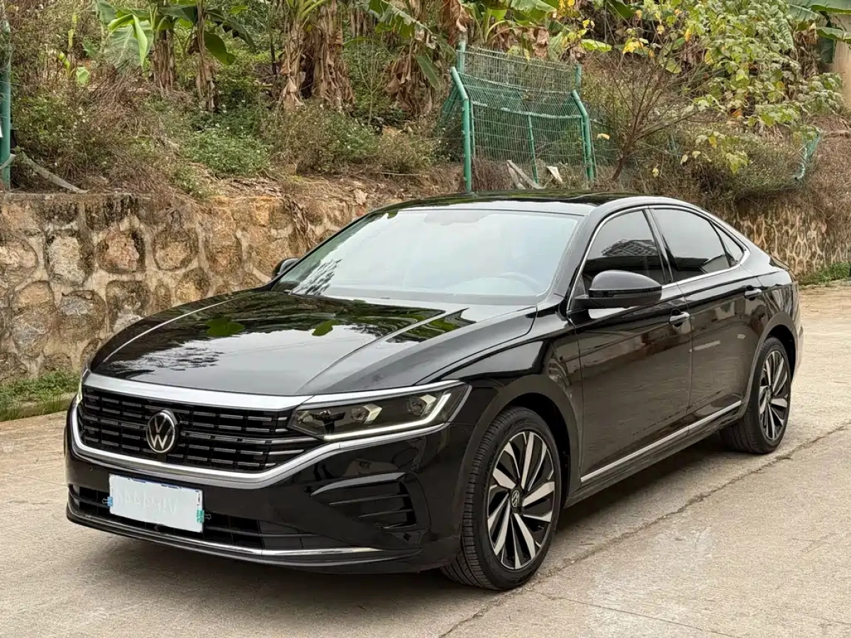 VOLKSWAGEN PASSAT  2022
