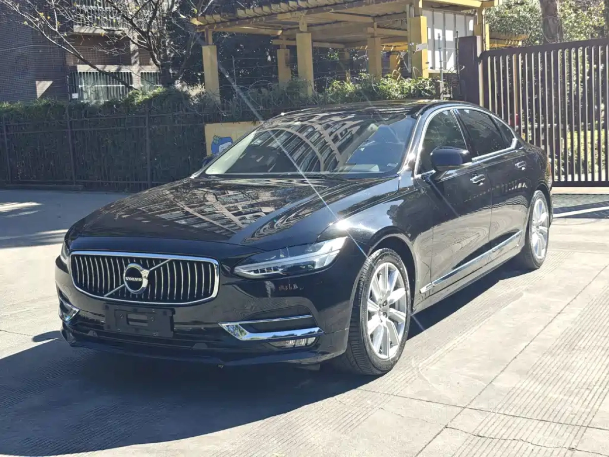 VOLVO S90