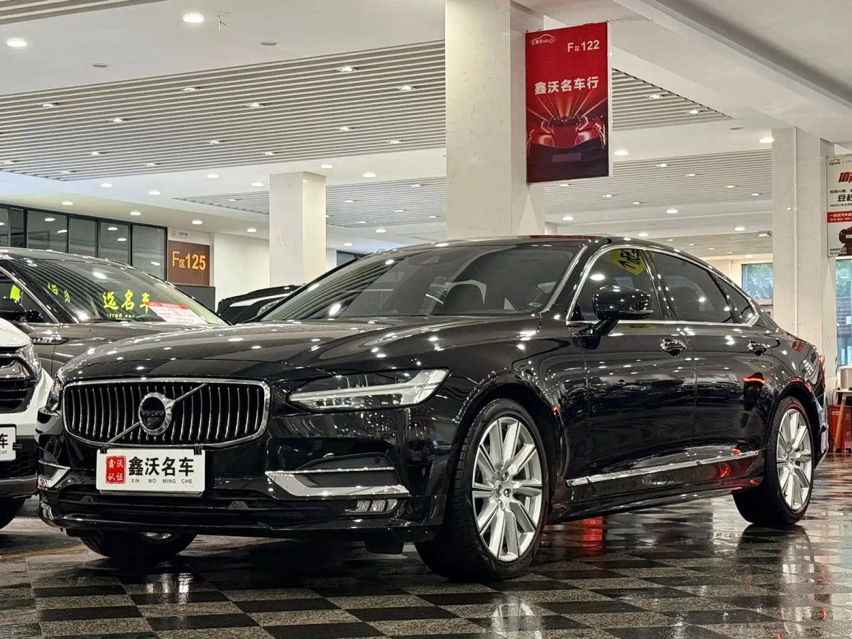 VOLVO S90