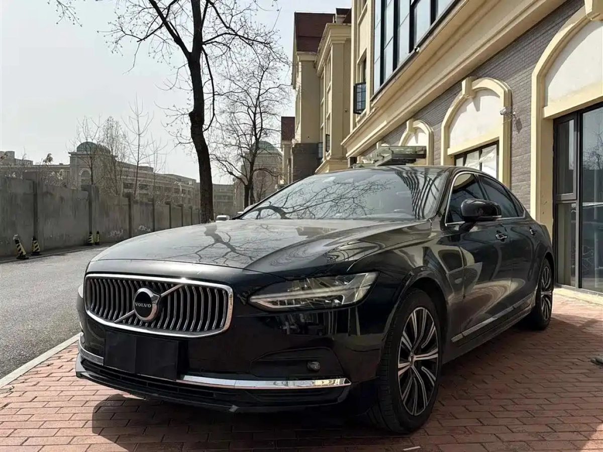 VOLVO S90