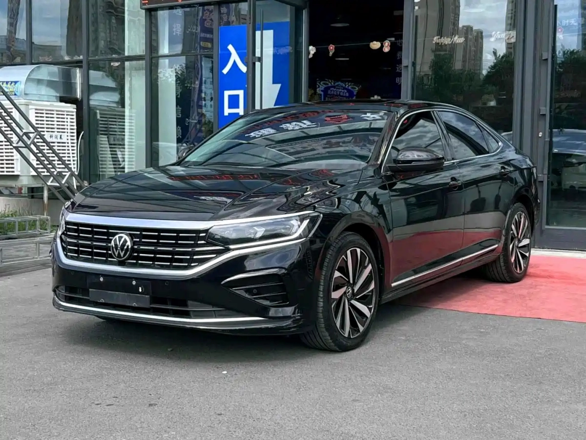 VOLKSWAGEN PASSAT  2022