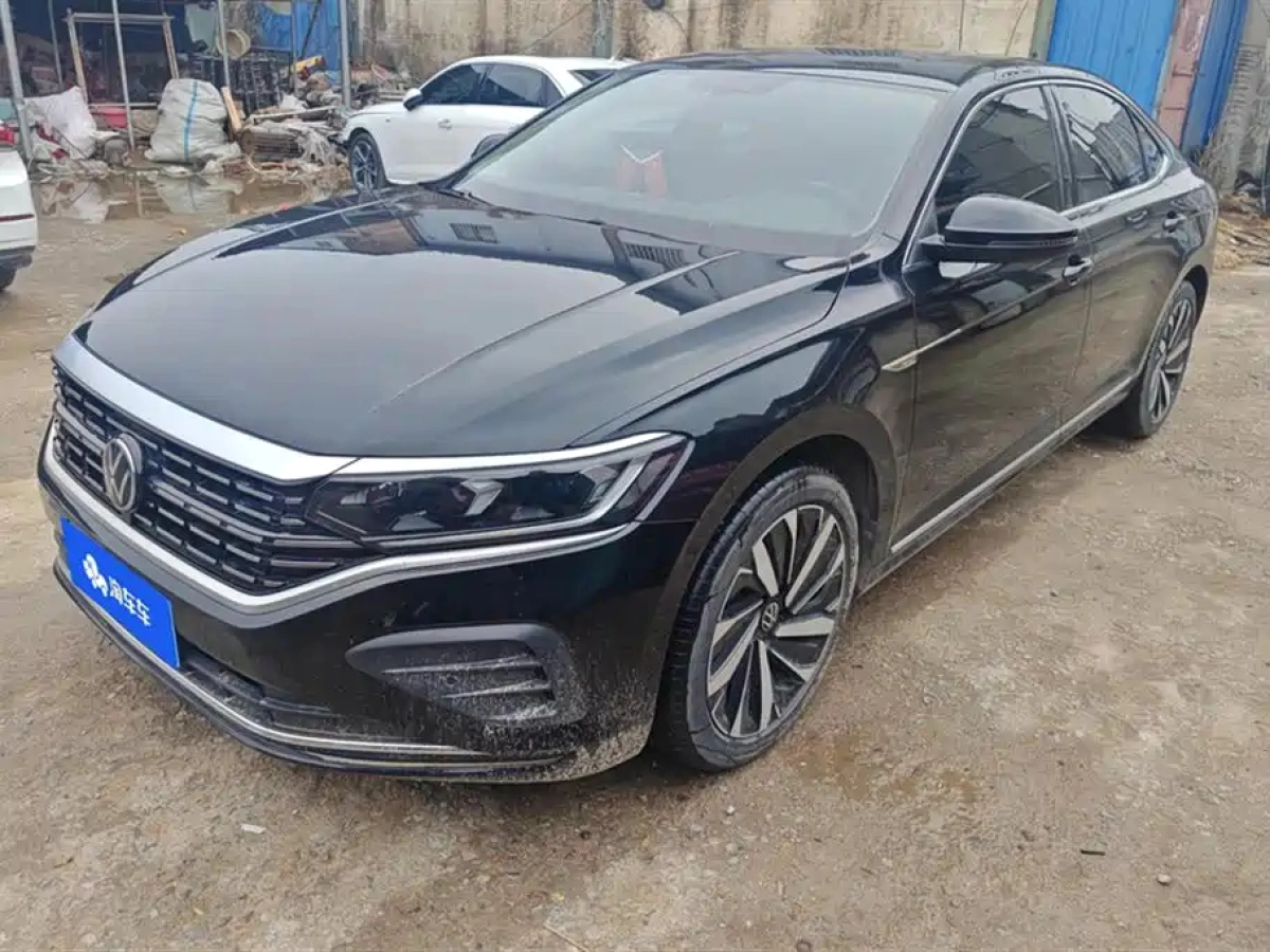 VOLKSWAGEN PASSAT  2024