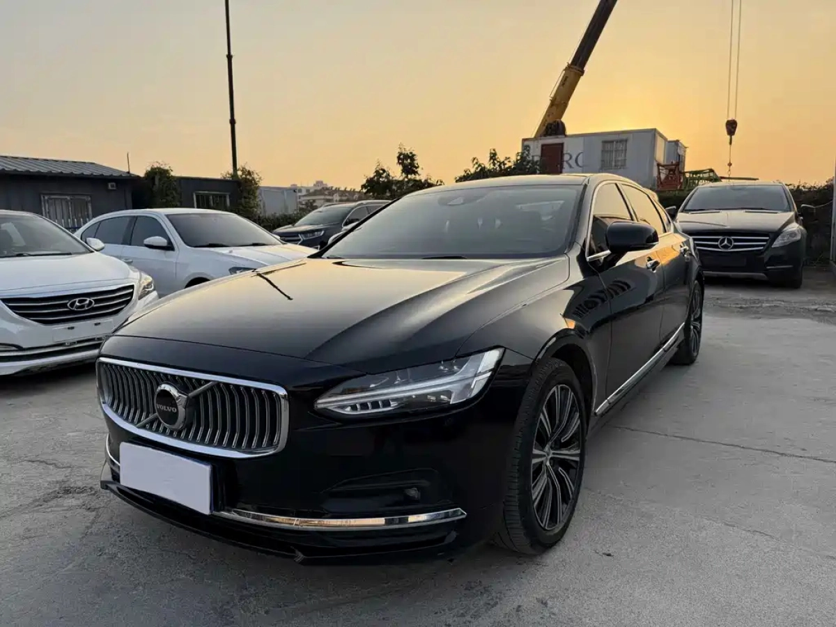 VOLVO S90