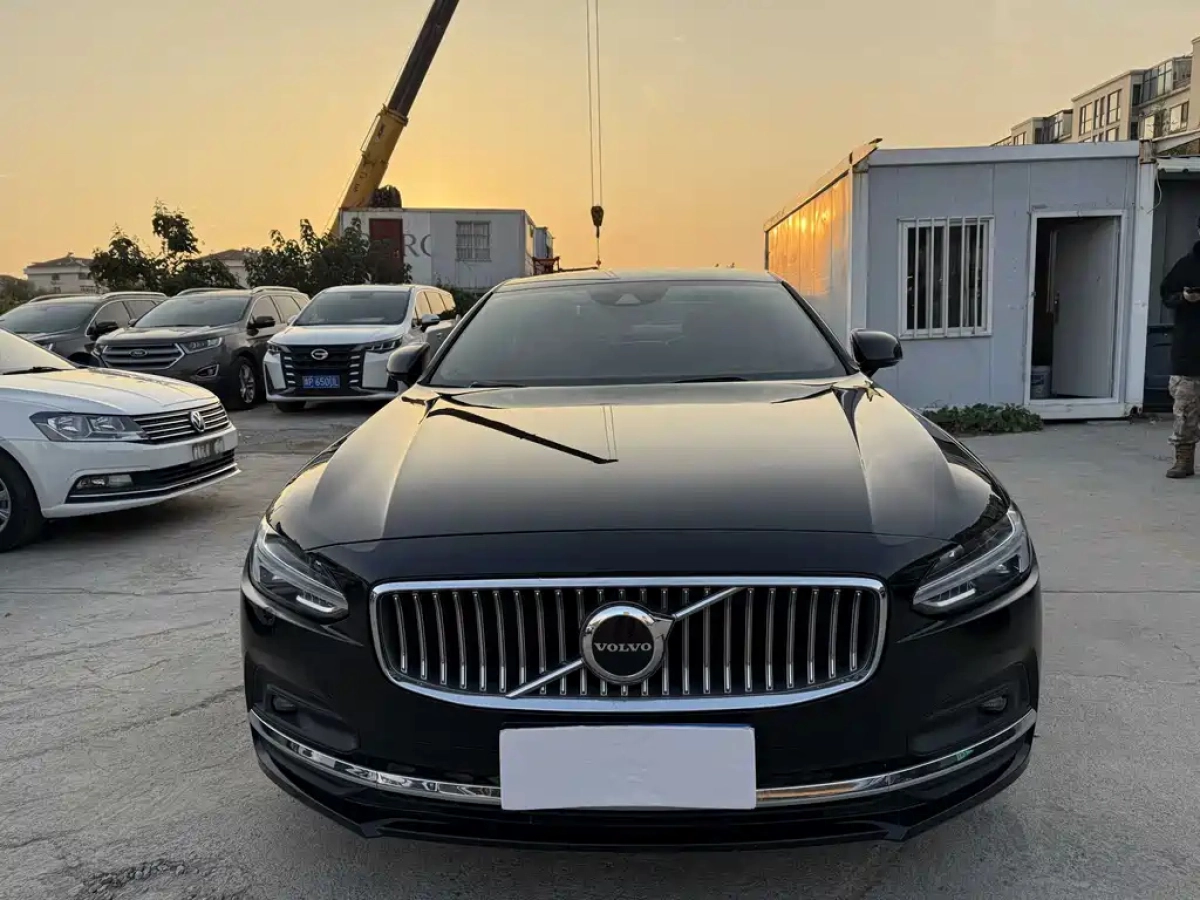 VOLVO S90