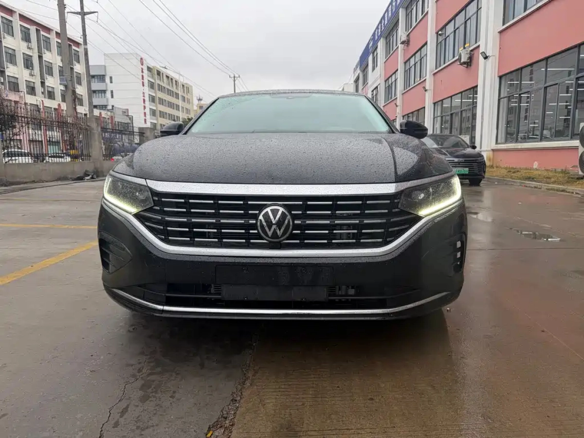 VOLKSWAGEN PASSAT  2025