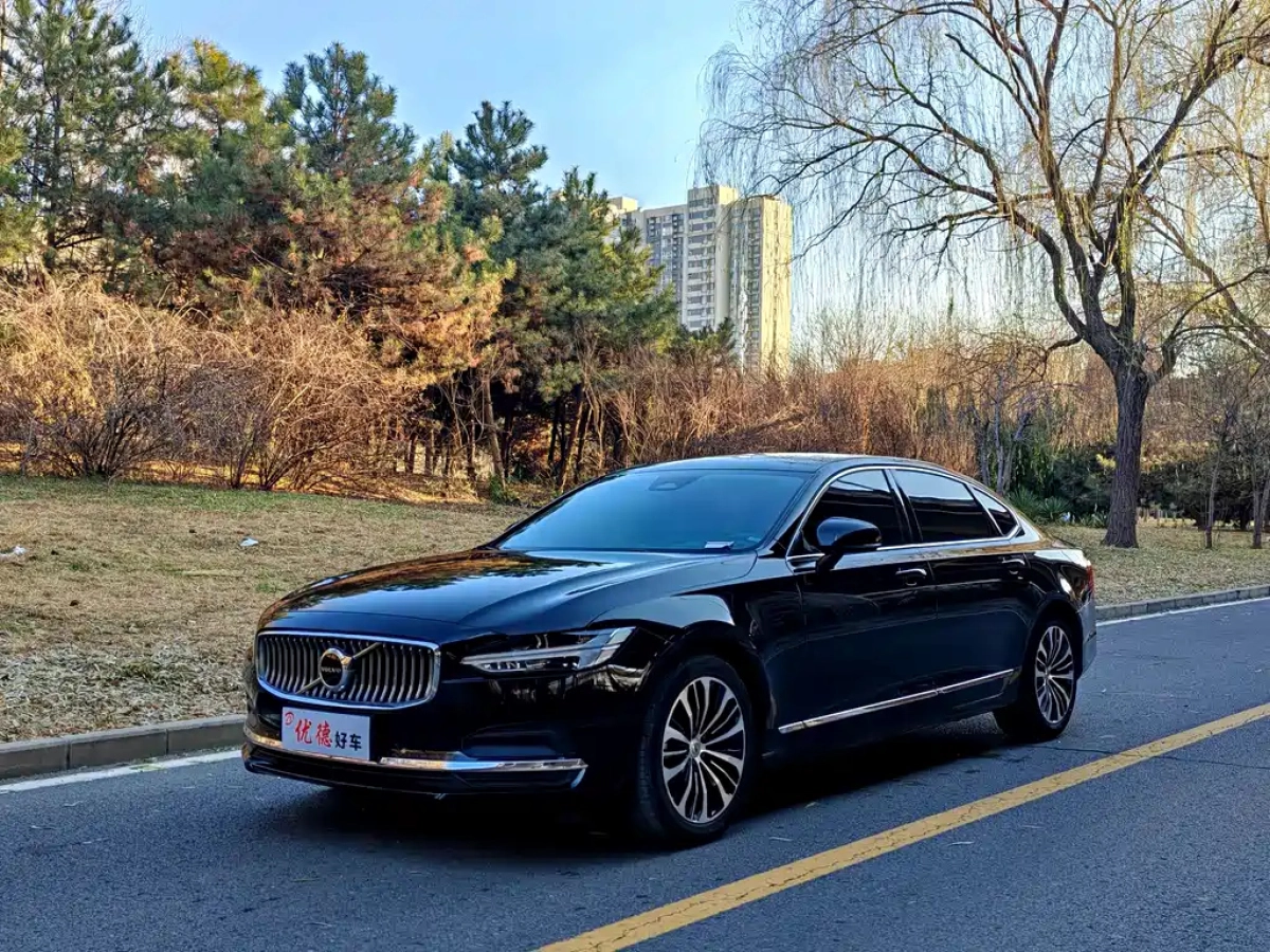 VOLVO S90