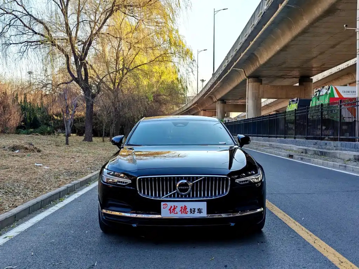 VOLVO S90
