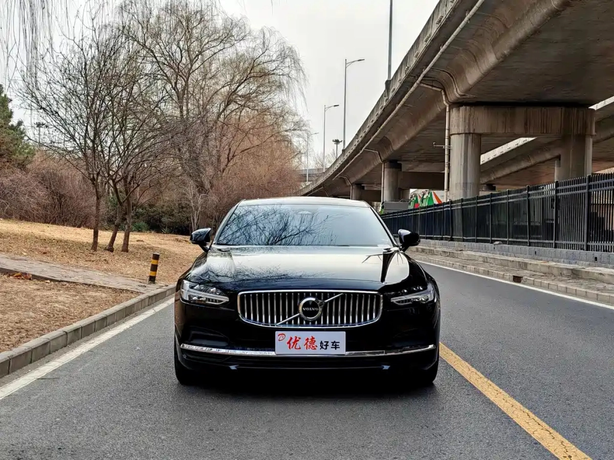 VOLVO S90