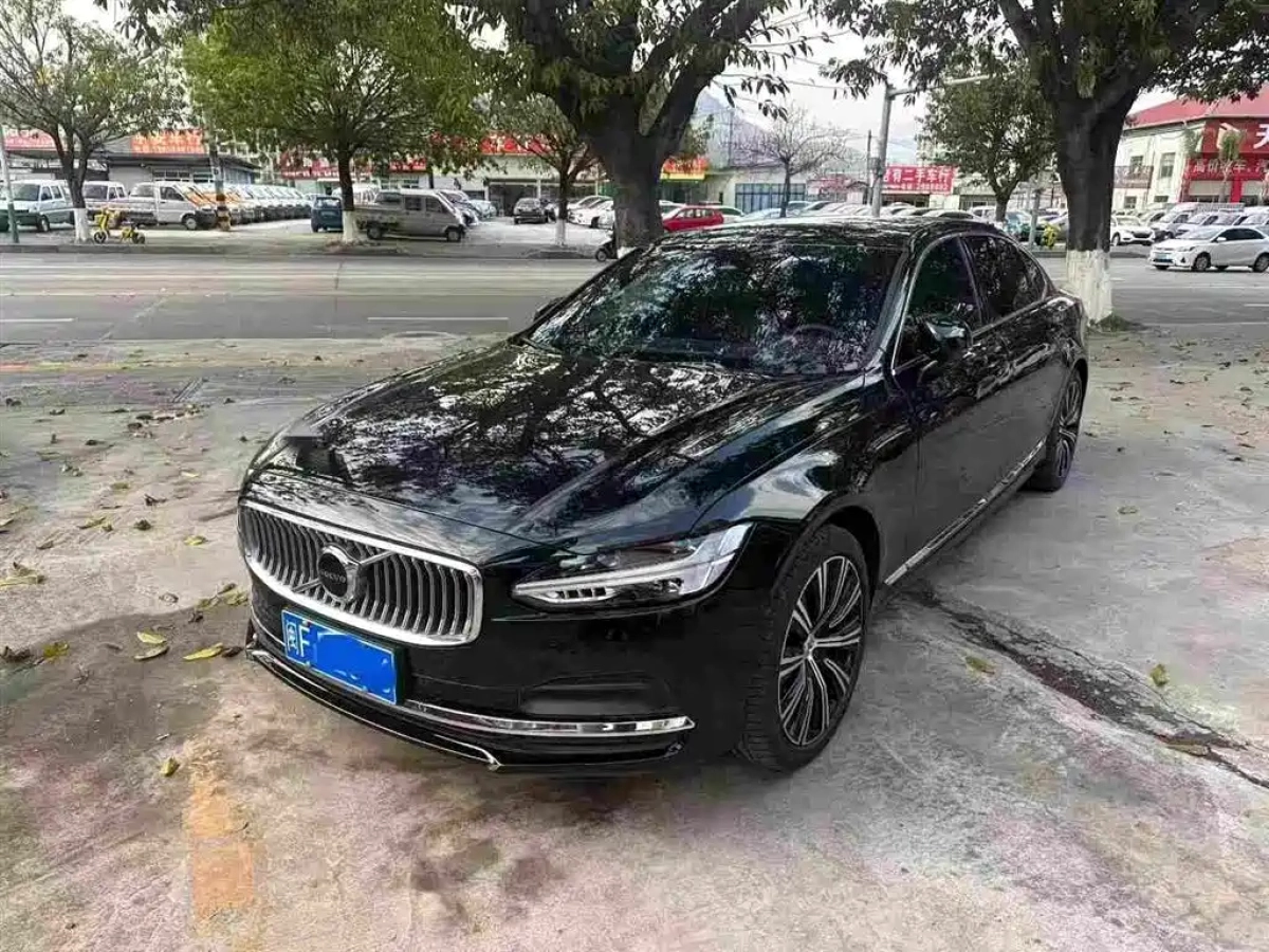 VOLVO S90