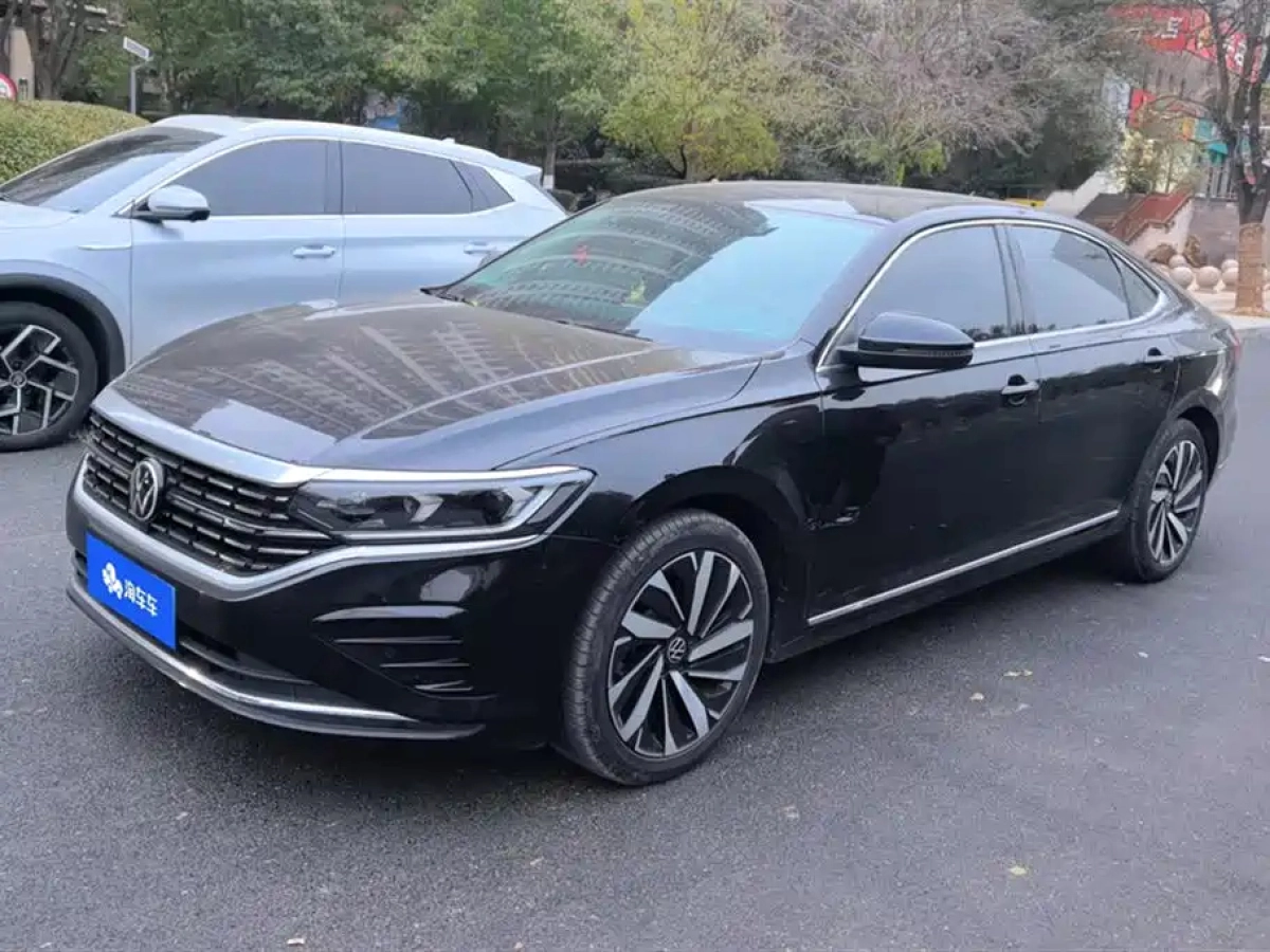 VOLKSWAGEN PASSAT  2022