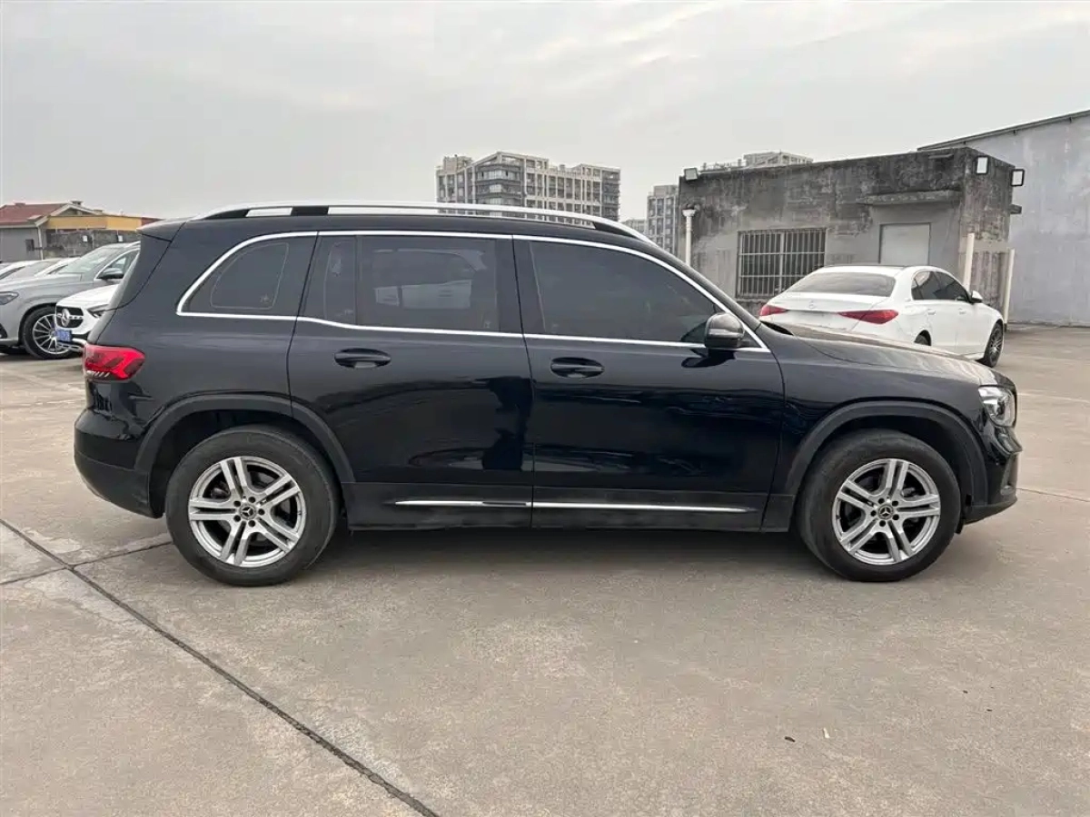MERCEDES-BENZ GLB