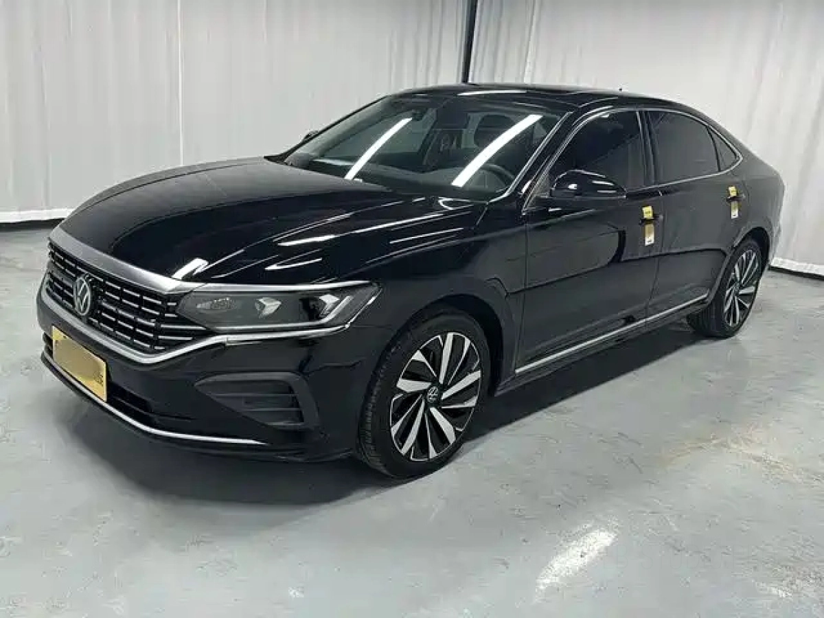 VOLKSWAGEN PASSAT  2024