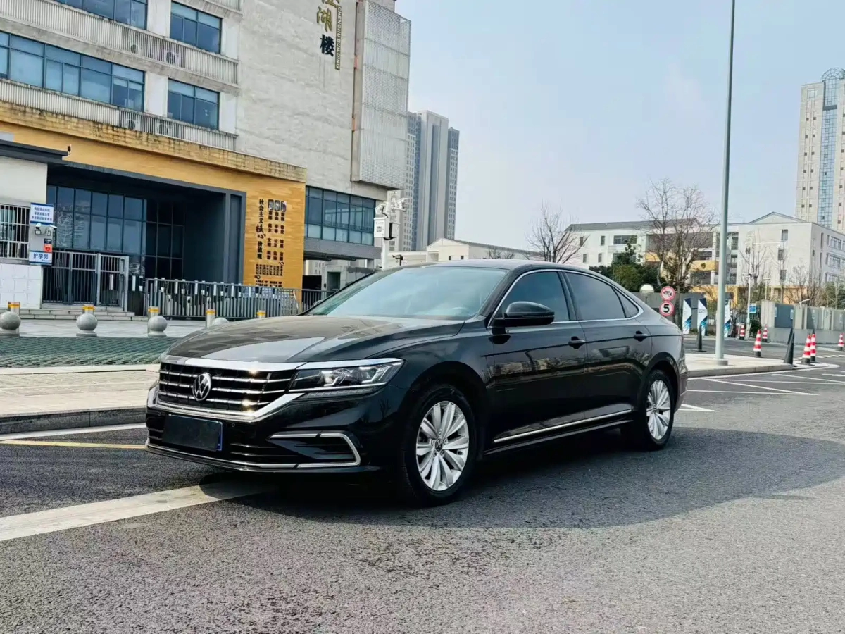 VOLKSWAGEN PASSAT  2021