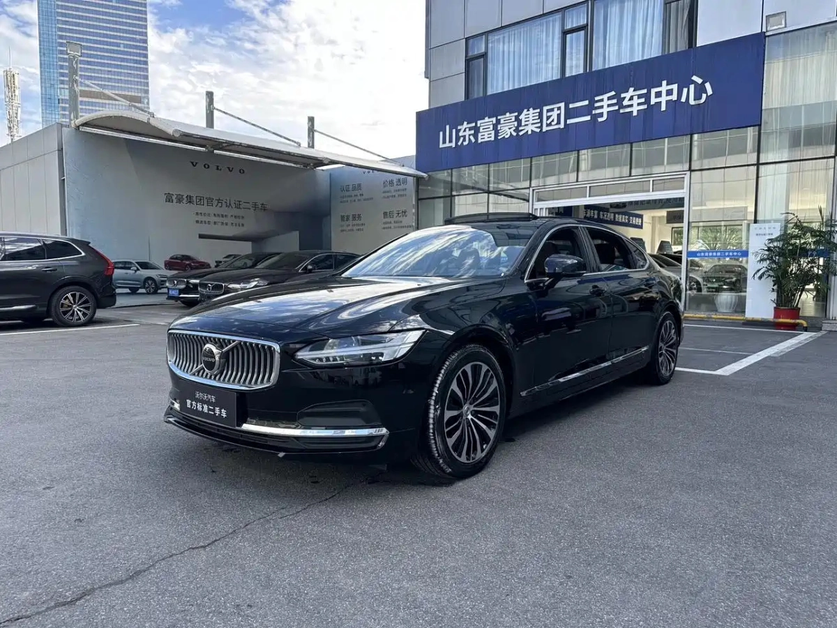 VOLVO S90