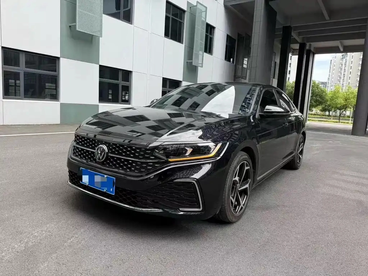 VOLKSWAGEN PASSAT  2023