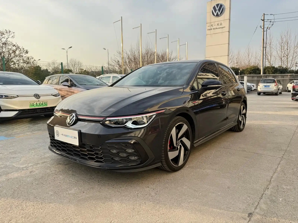 VOLKSWAGEN GOLF GTI  2022