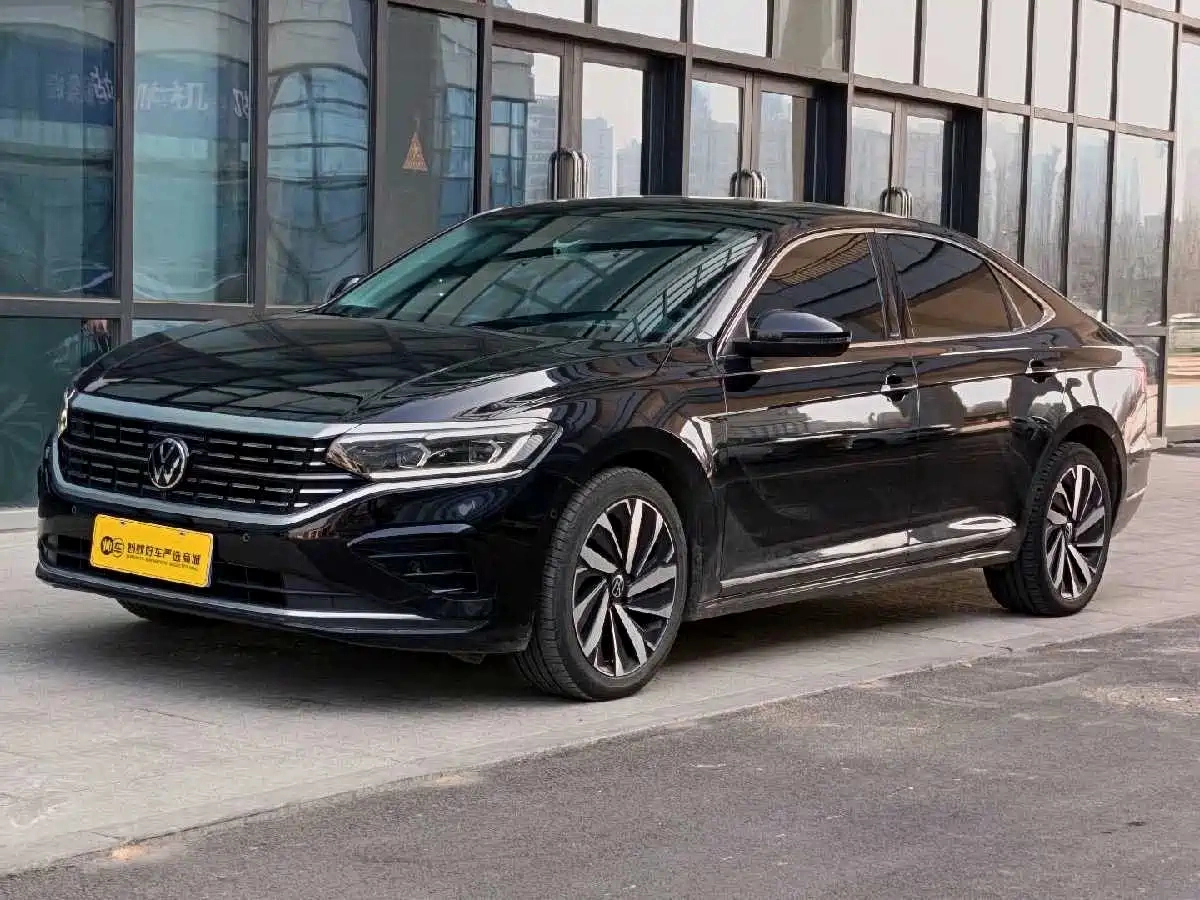 VOLKSWAGEN PASSAT  2023