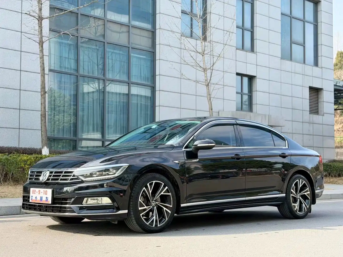 VOLKSWAGEN MAGOTAN  2022