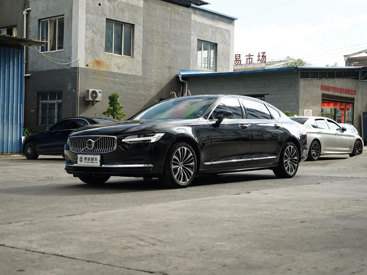 VOLVO S90