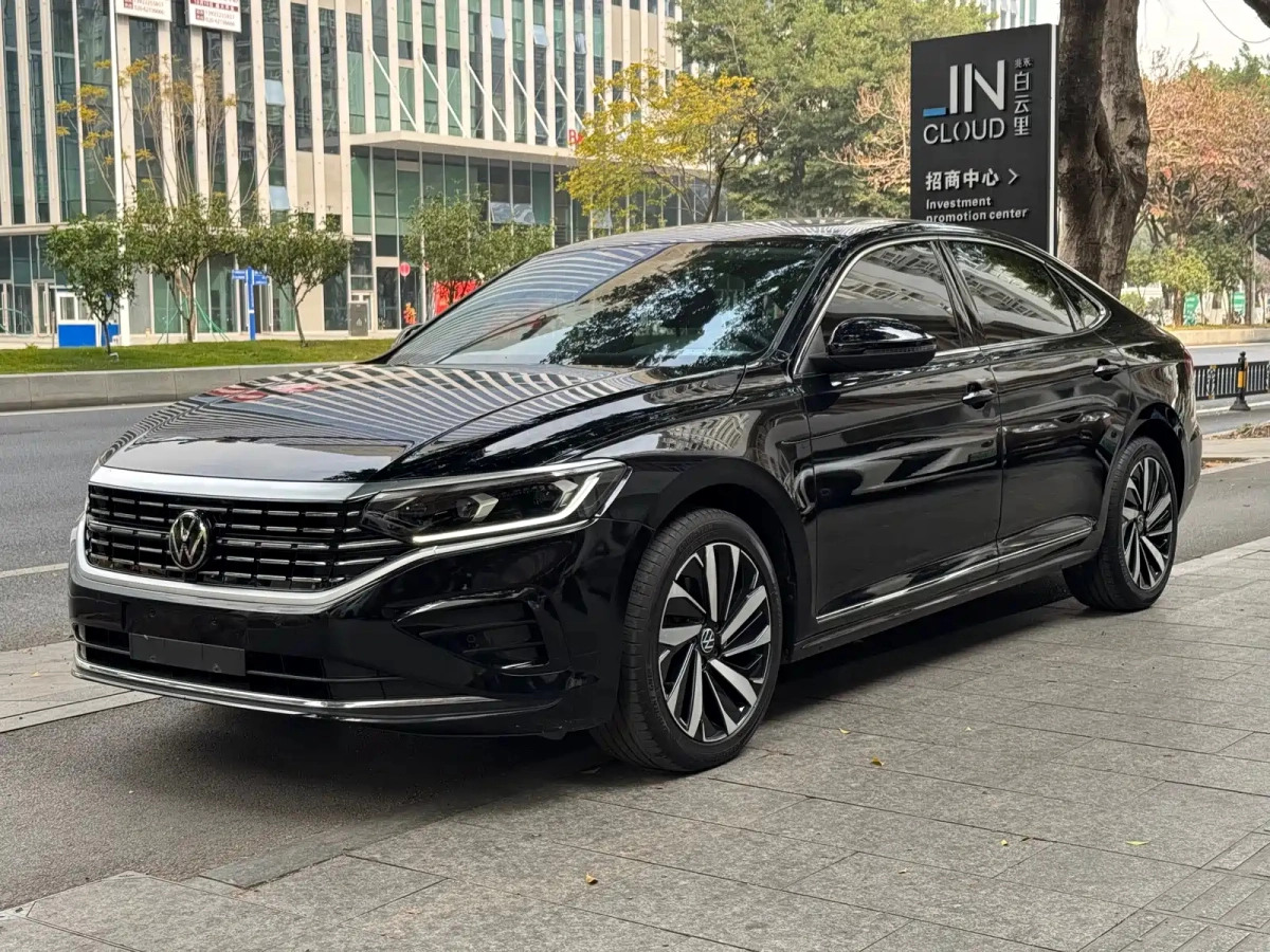 VOLKSWAGEN PASSAT  2023