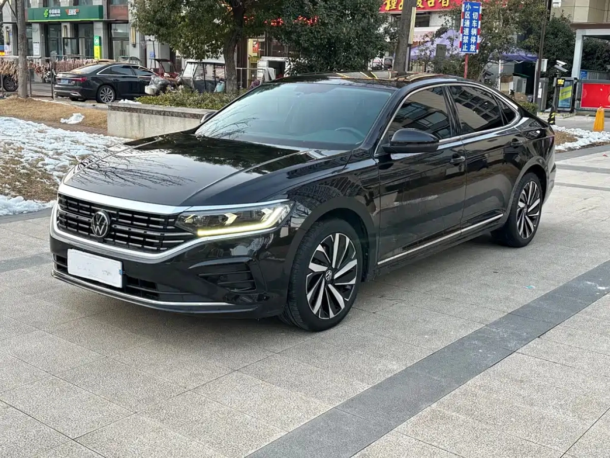 VOLKSWAGEN PASSAT  2023