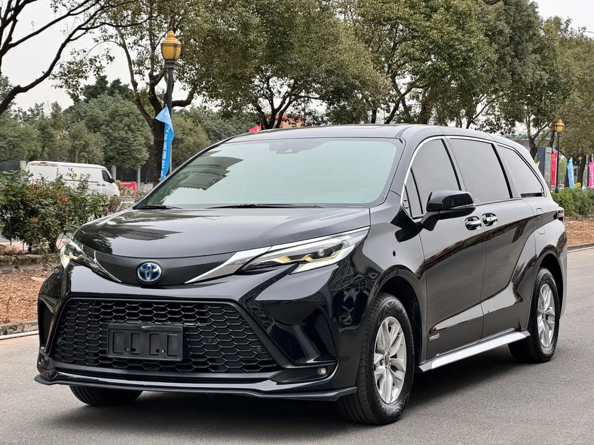 TOYOTA SIENNA