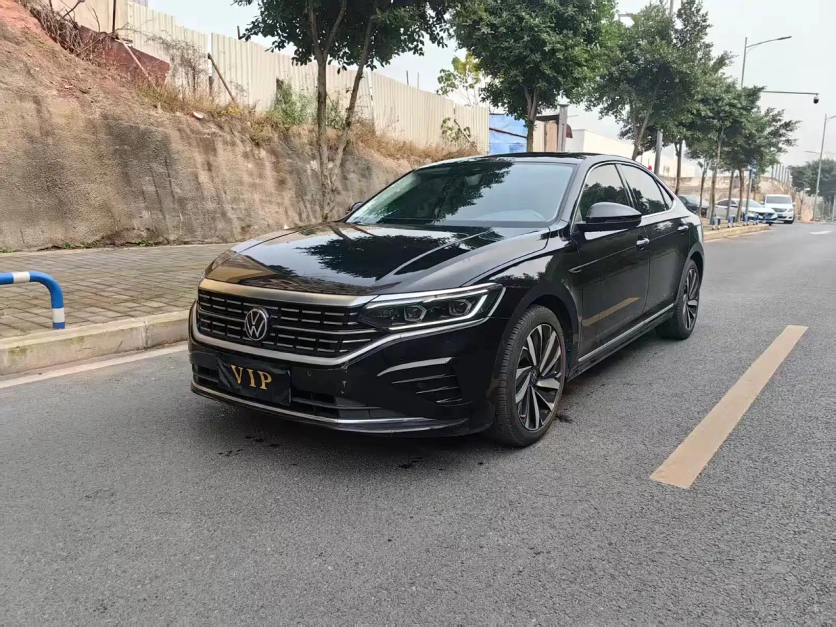 VOLKSWAGEN PASSAT  2022