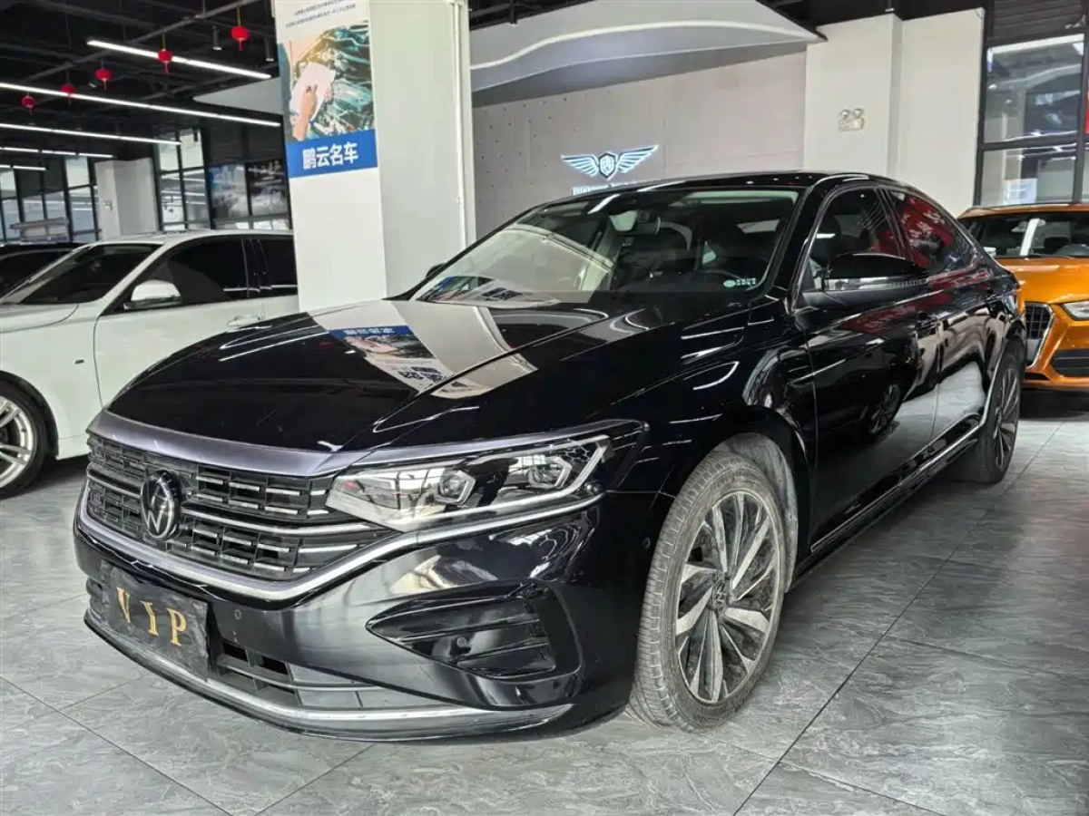 VOLKSWAGEN PASSAT  2022