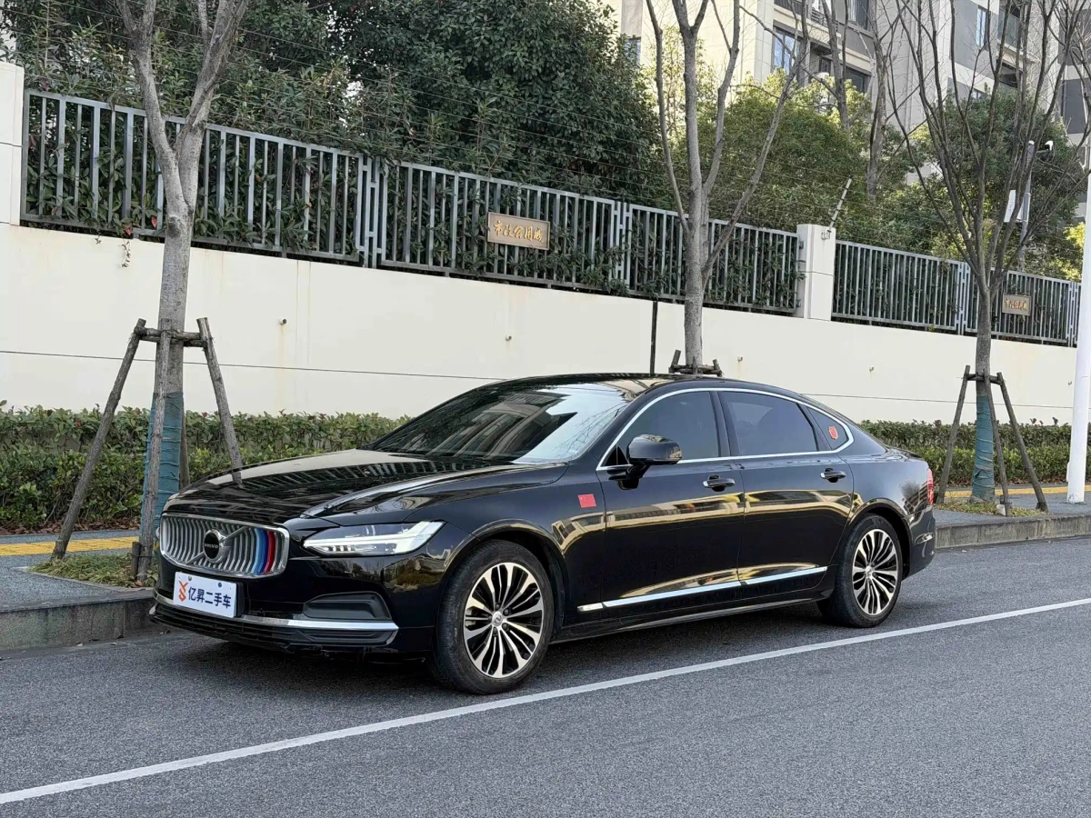VOLVO S90  2023