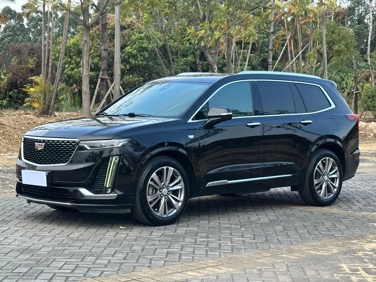 CADILLAC XT6
