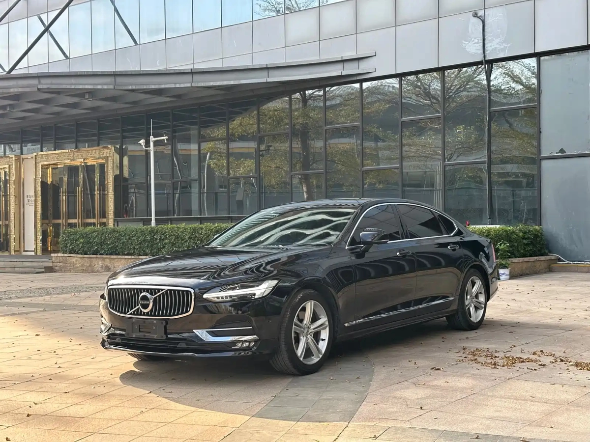 VOLVO S90  2019