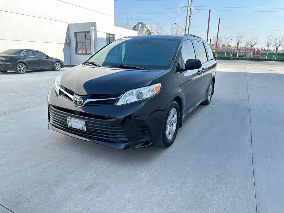 TOYOTA SIENNA