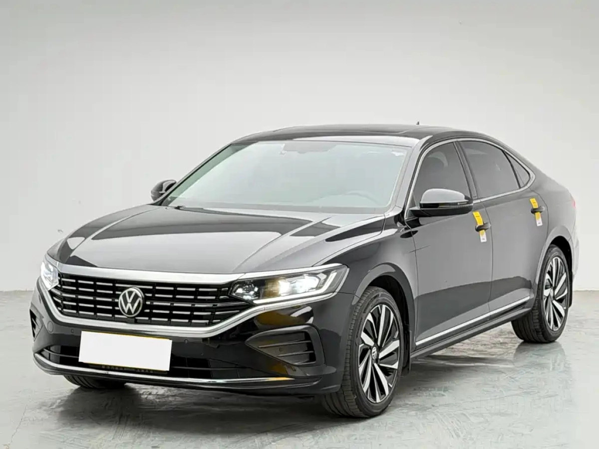 VOLKSWAGEN PASSAT  2024