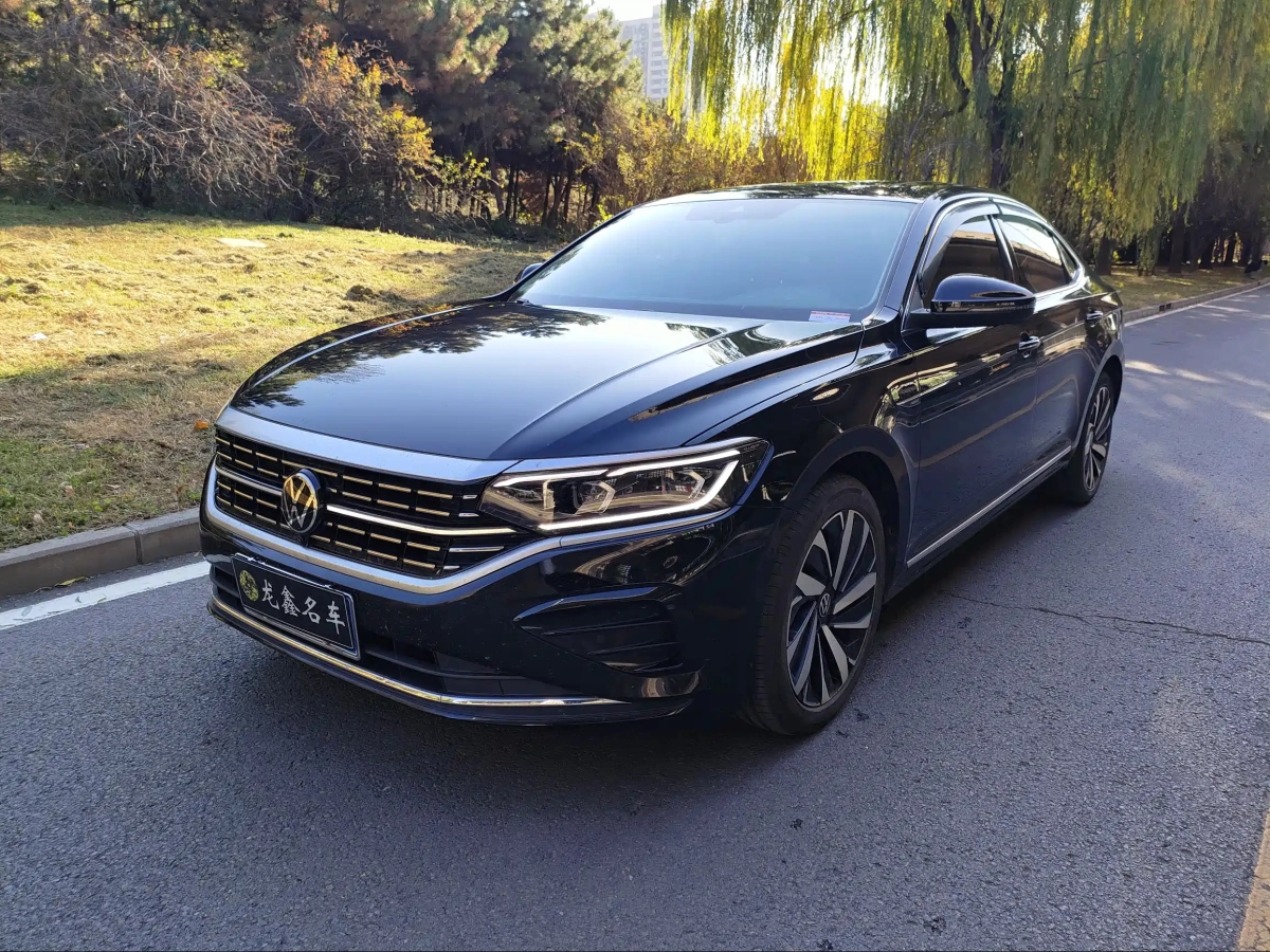 VOLKSWAGEN PASSAT  2022