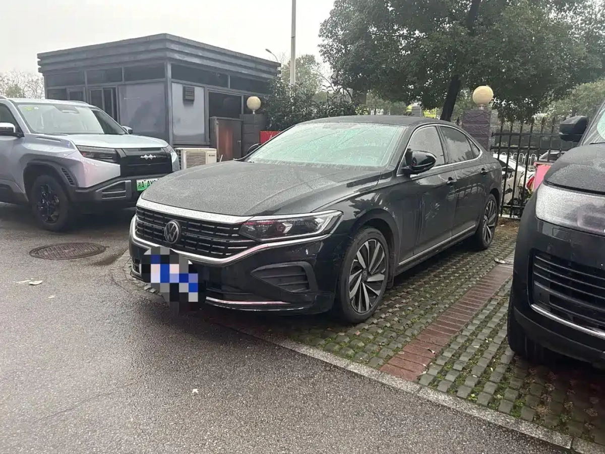 VOLKSWAGEN PASSAT  2024