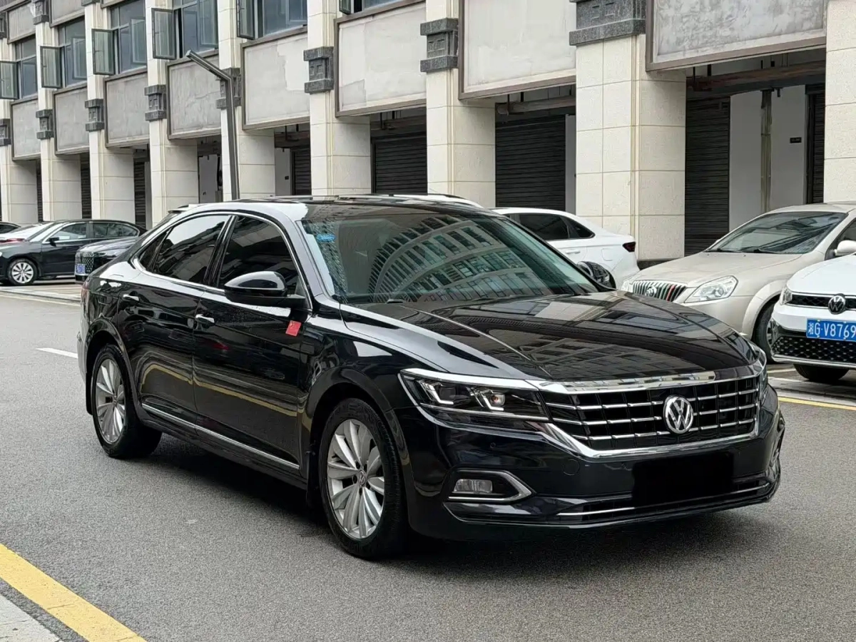 VOLKSWAGEN PASSAT  2019