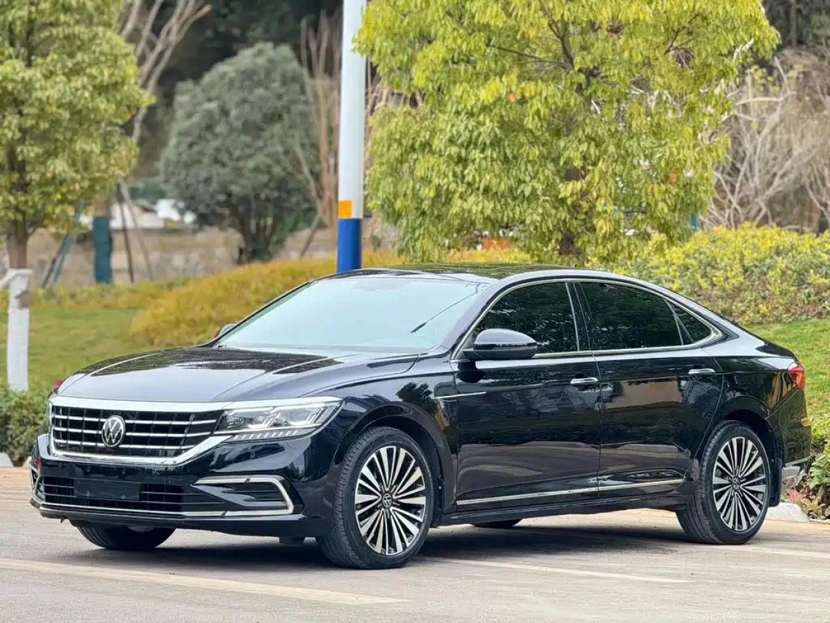 VOLKSWAGEN PASSAT  2021
