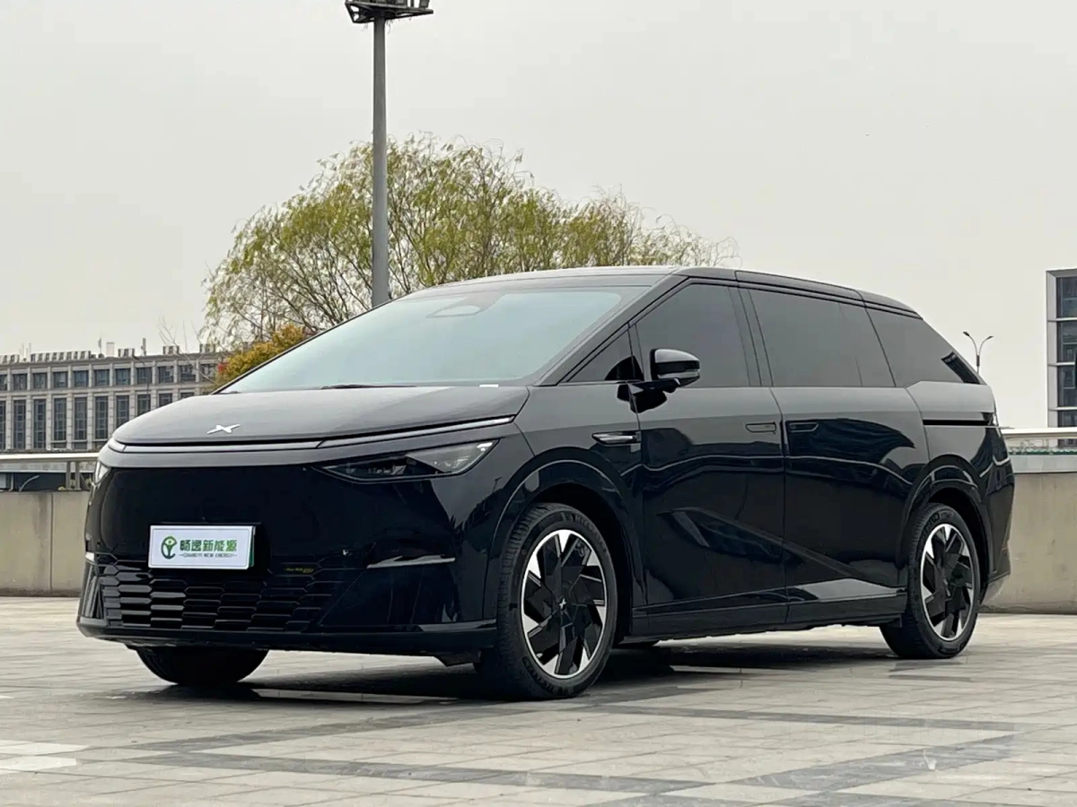 XPENG X9  2023