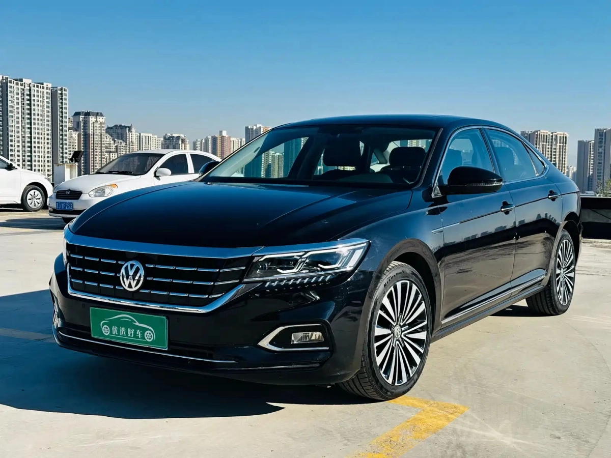 VOLKSWAGEN PASSAT  2020