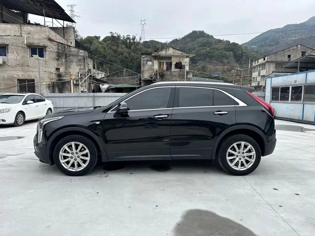 CADILLAC XT4