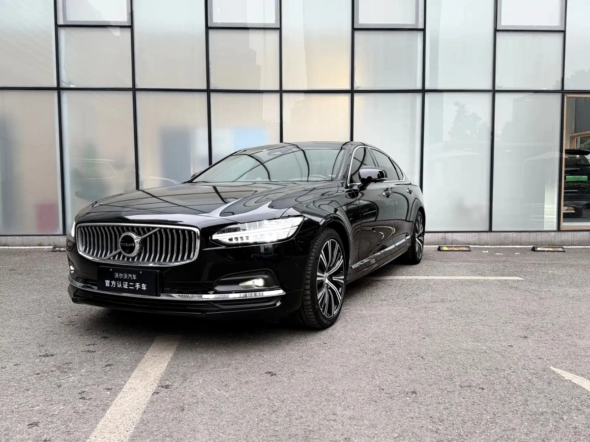 VOLVO S90  2023