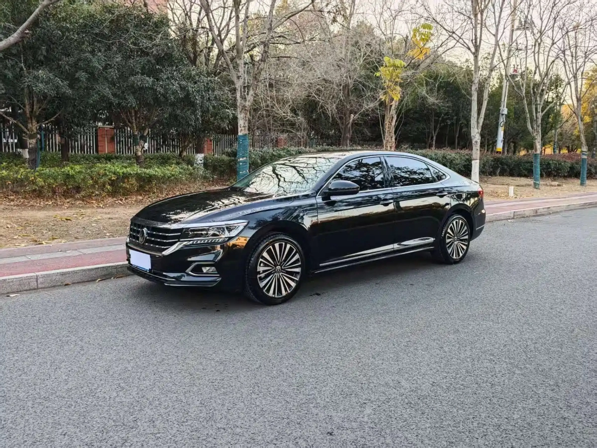 VOLKSWAGEN PASSAT  2021