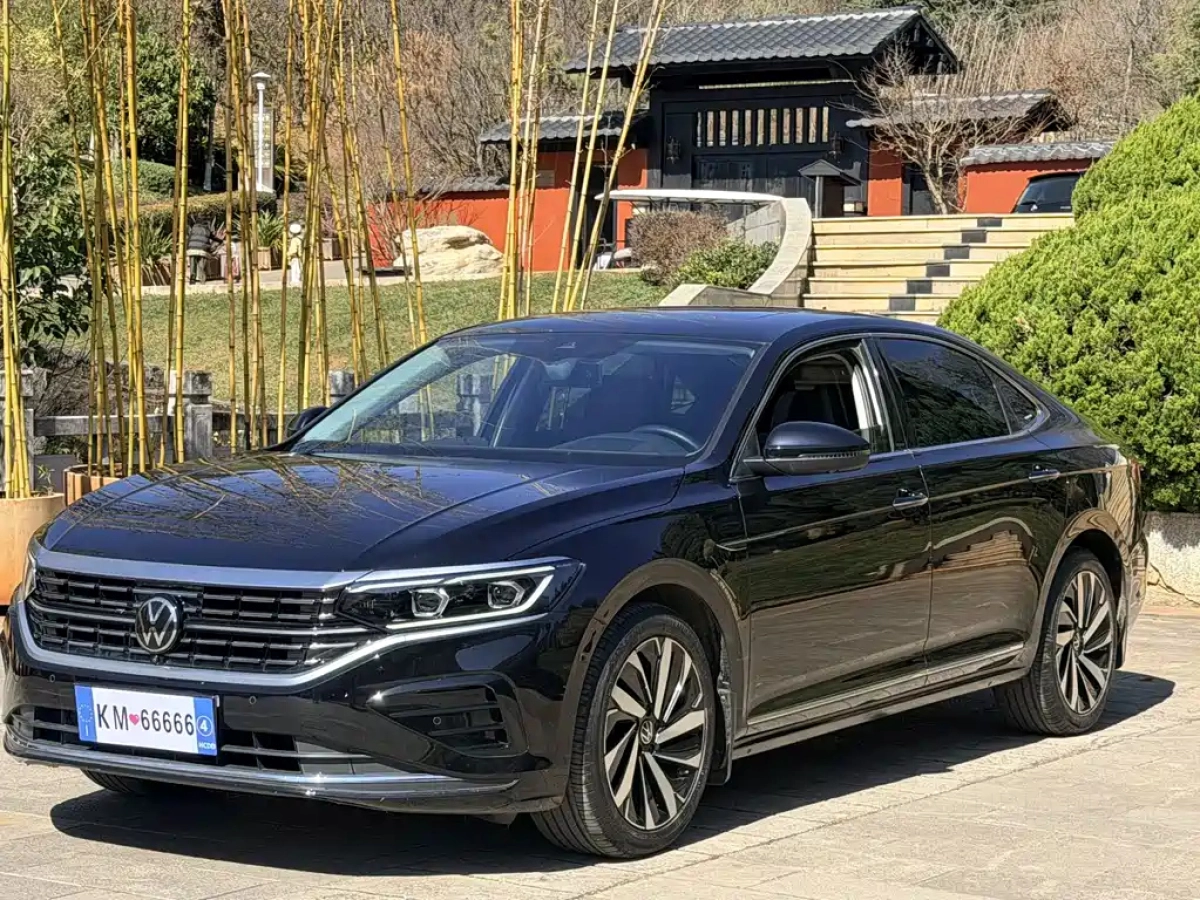 VOLKSWAGEN PASSAT  2023