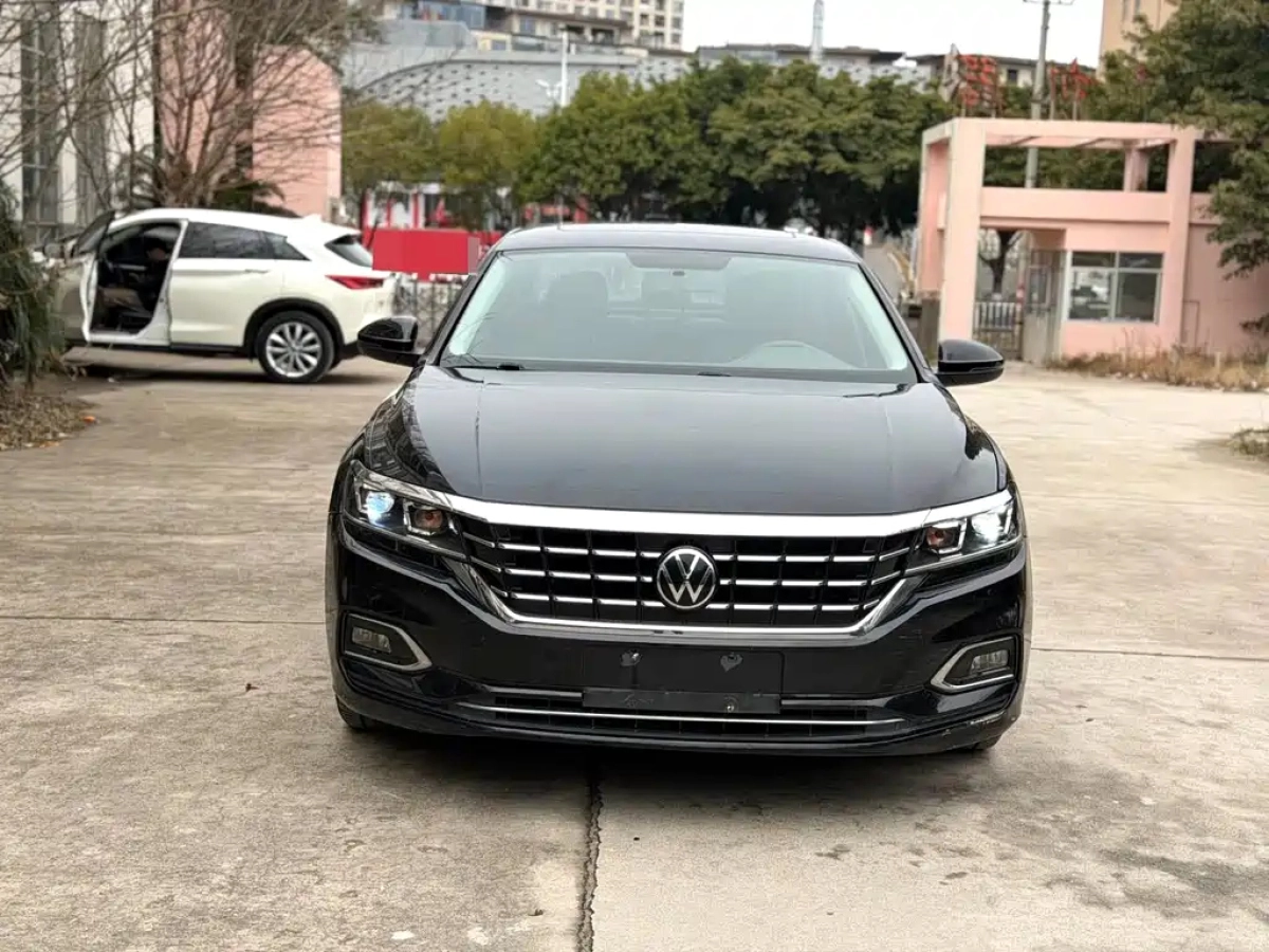 VOLKSWAGEN PASSAT