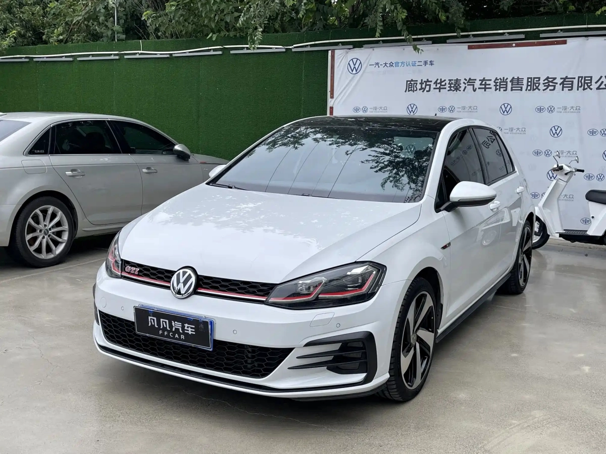 VOLKSWAGEN GOLF GTI  2019