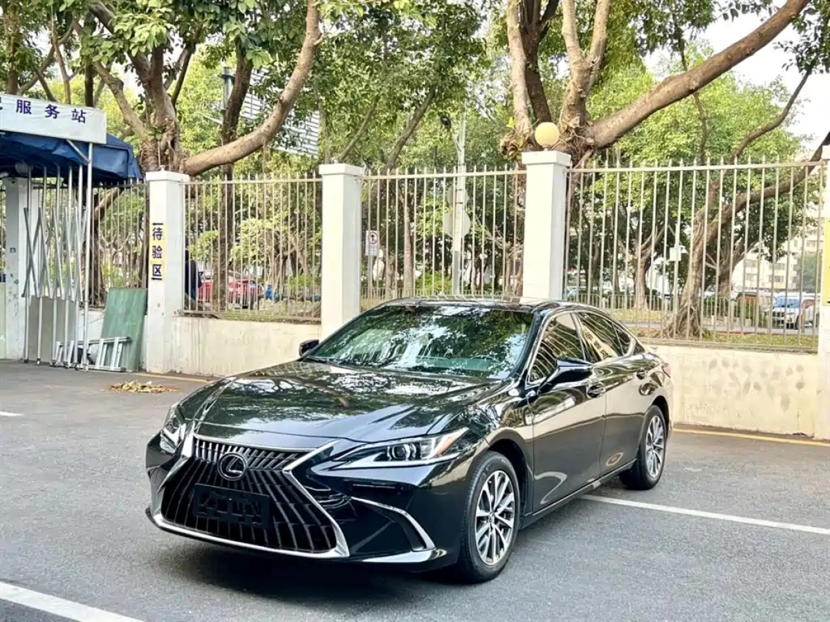 LEXUS ES  2024