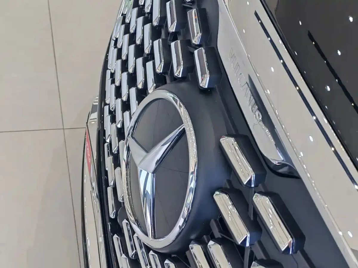 MERCEDES-BENZ V-CLASS