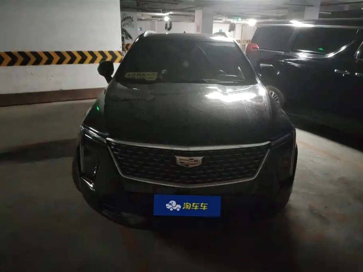CADILLAC XT4