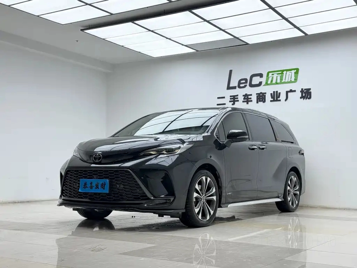 TOYOTA SIENNA  2024