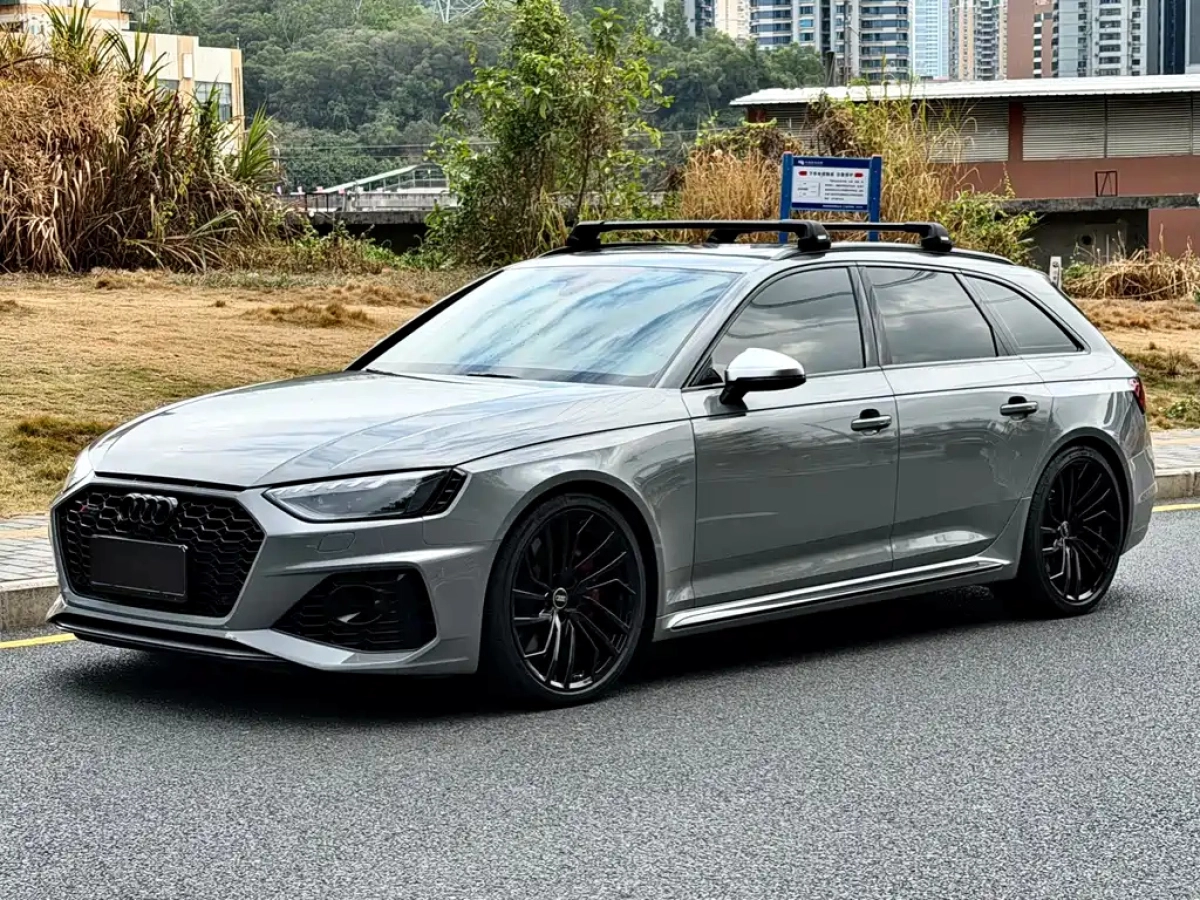 AUDI RS 4